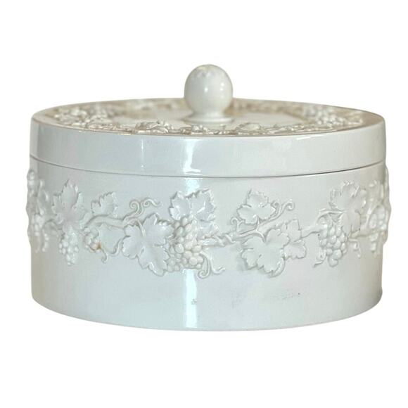 Wedgwood Queens Ware Embossed Trinket Box Grape Vine Etruria England